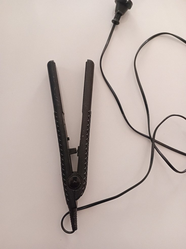 Siyah Saç Düzleştirici - Görsel 2