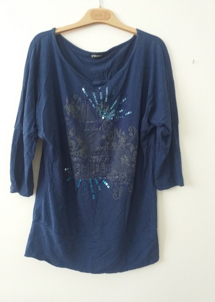 Üstünde pul detaylı bluz - Görsel 2