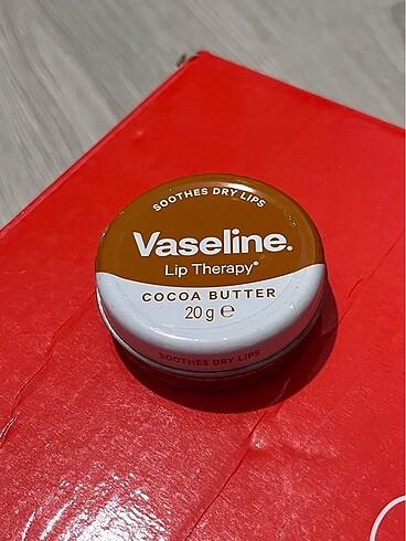 vaselin dudak balmı