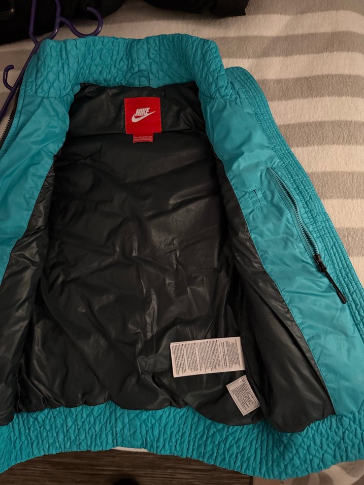 Mavi Parlak Kadın Şişme Yelek Nike - Görsel 4