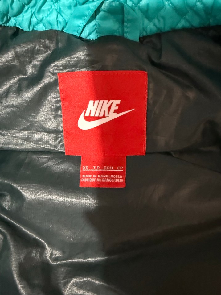 Mavi Parlak Kadın Şişme Yelek Nike - Görsel 2