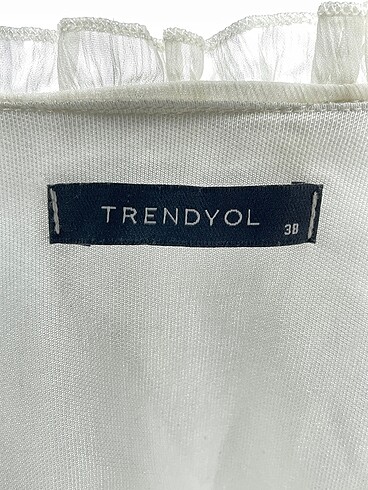 38 Beden beyaz Renk Trendyol & Milla Bluz %70 İndirimli.
