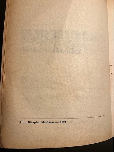  Beden Renk 1972 Basım-Agatha Christie-Ölüm Sessiz Geldi