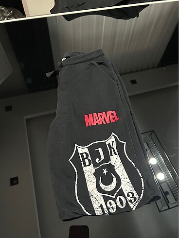 9 Yaş Beden siyah Renk Beşiktaş logolu şort