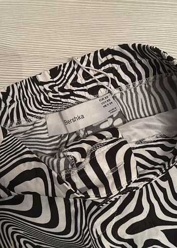 xs Beden siyah Renk Zebra Desenli Geniş Kesim Kadın Bershka Pantolon