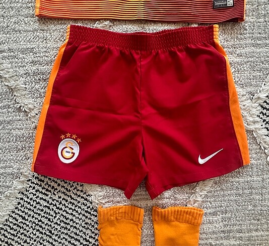 5 Yaş Beden Orijinal Nike GS 5-6 yaş alt-üst-tozluk
