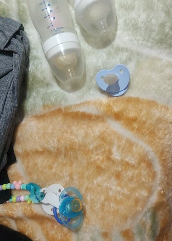 Beyaz Bebek Biberonu ve Emzik Seti - Görsel 3