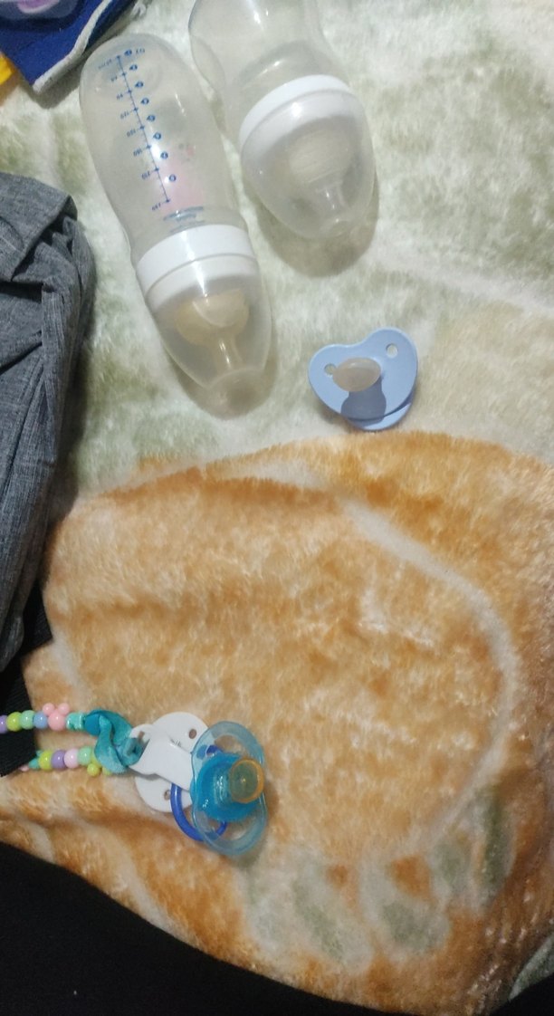 Beyaz Bebek Biberonu ve Emzik Seti - Görsel 3