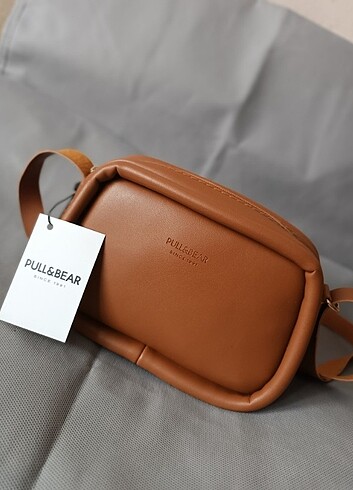 Askılı pullandbear yazılı çanta 