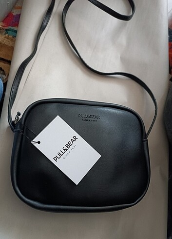 PULL AND BEAR YAZILI ÇANTA 