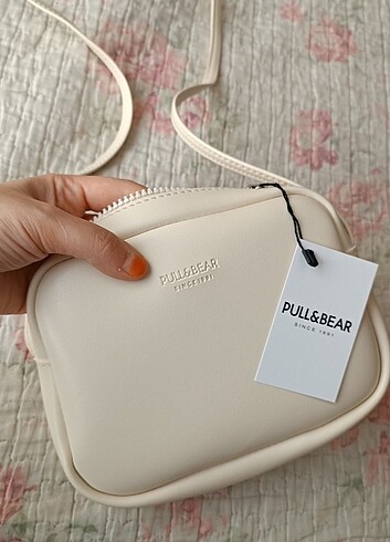 PULL AND BEAR YAZILI ÇANTA 