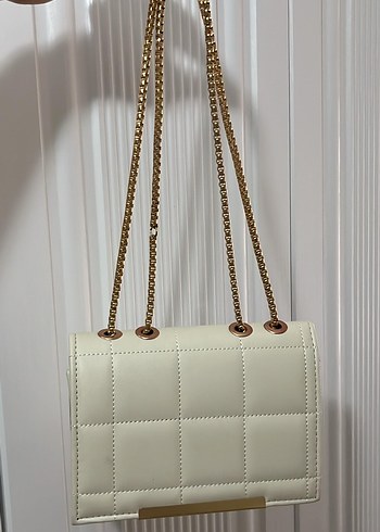 Zincir Detaylı Beyaz Deri Kadın Çanta - Görsel 4