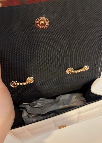 Zincir Detaylı Beyaz Deri Kadın Çanta - Görsel 3