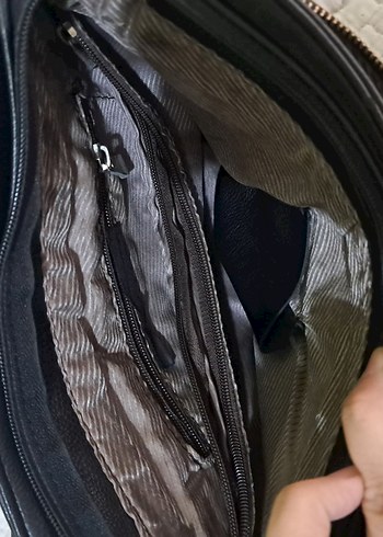 Siyah Parlak Deri Kadın Omuz Çantası - Görsel 3