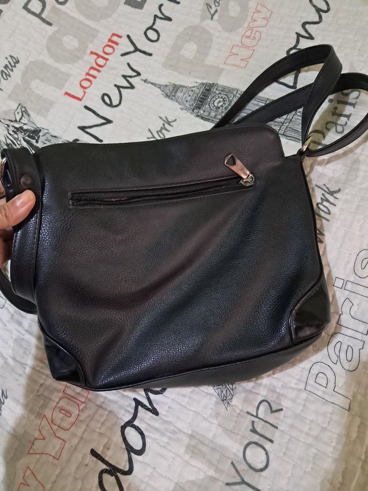 Siyah Parlak Deri Kadın Omuz Çantası - Görsel 5