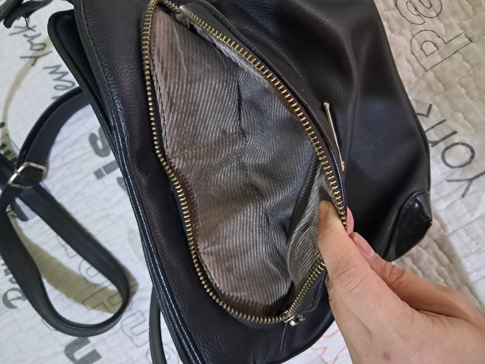 Siyah Parlak Deri Kadın Omuz Çantası - Görsel 2