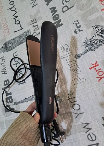 Siyah Saç Düzleştirici - Görsel 2