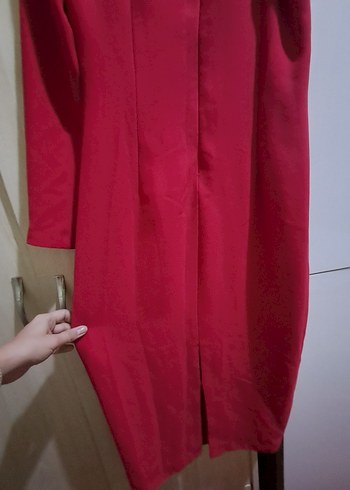 Uzun Kırmızı Drapeli Yüksek Yakalı Elbise - Görsel 4