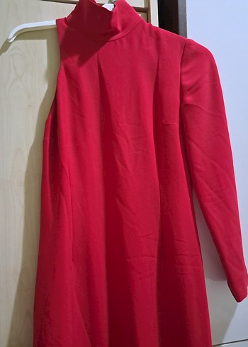 Uzun Kırmızı Drapeli Yüksek Yakalı Elbise - Görsel 2