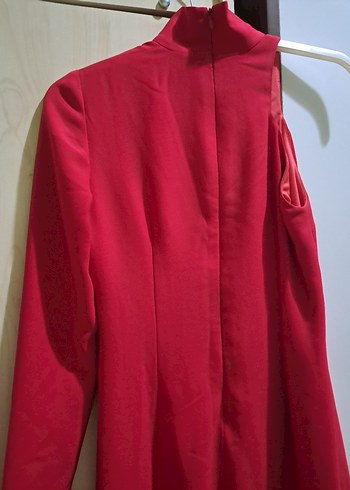 Uzun Kırmızı Drapeli Yüksek Yakalı Elbise - Görsel 3