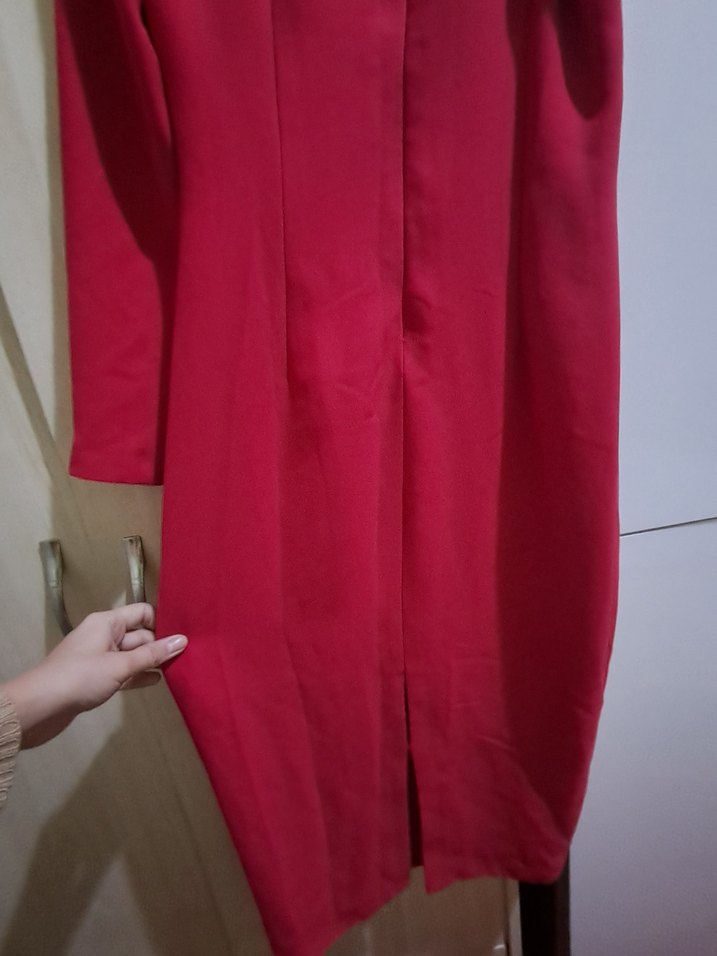 Uzun Kırmızı Drapeli Yüksek Yakalı Elbise - Görsel 4