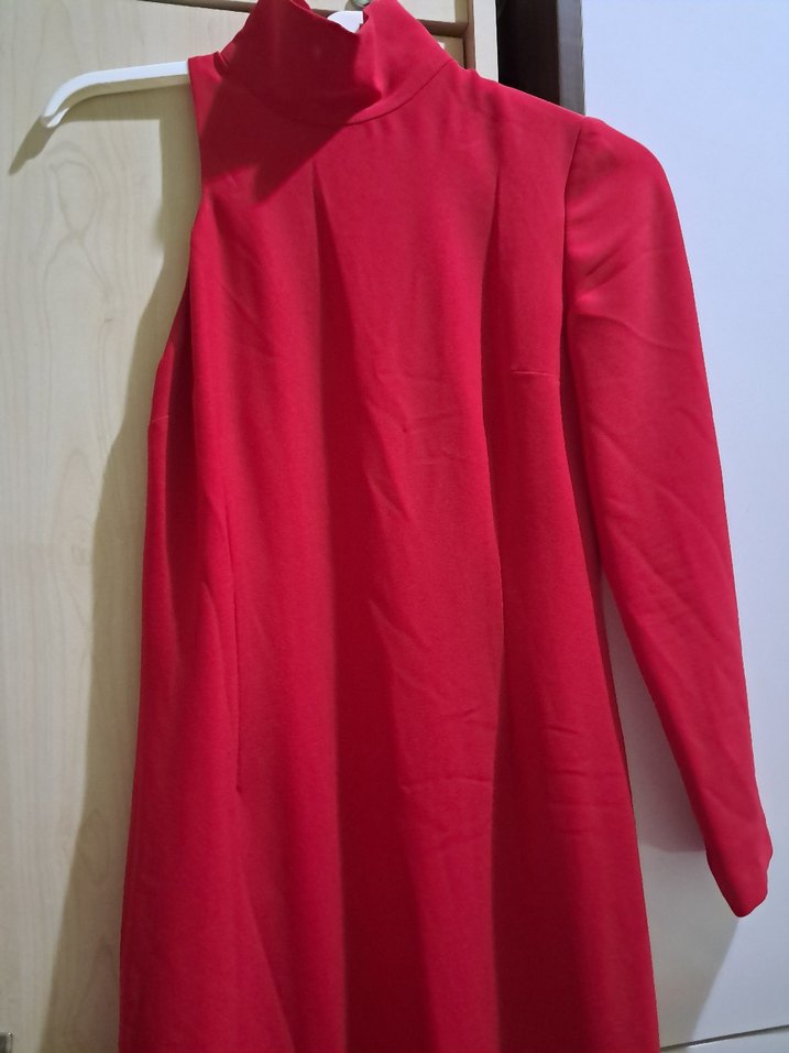 Uzun Kırmızı Drapeli Yüksek Yakalı Elbise - Görsel 2