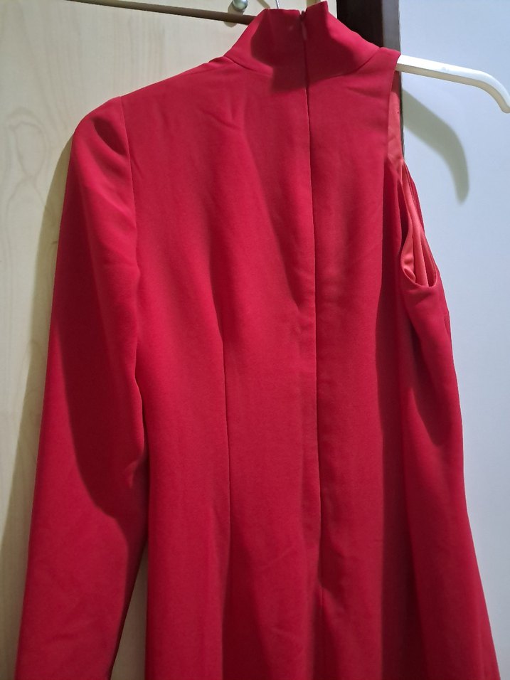 Uzun Kırmızı Drapeli Yüksek Yakalı Elbise - Görsel 3