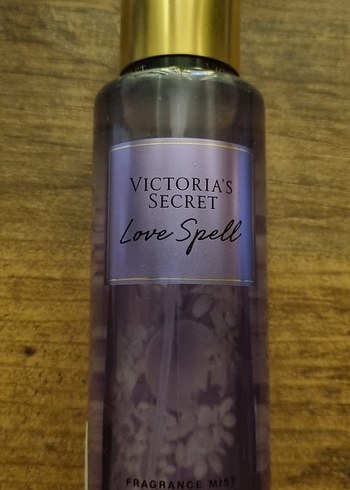 Victoria's Secret Love Spell Vücut Spreyi