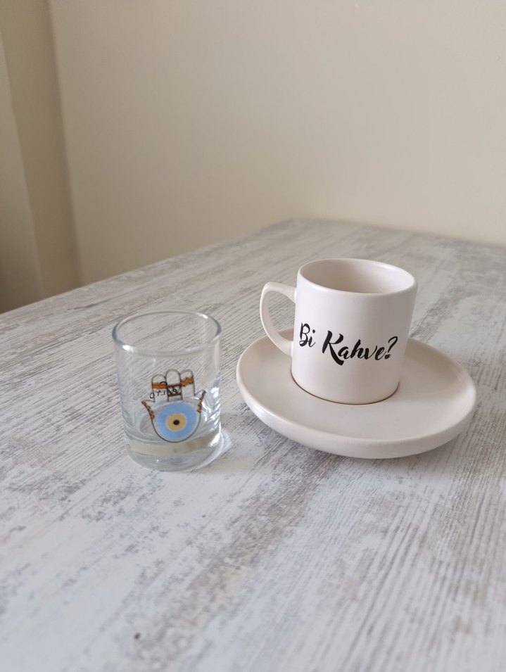 Beyaz Kahve Fincanı ve Nazar Boncuklu Çay Bardağı - Görsel 3