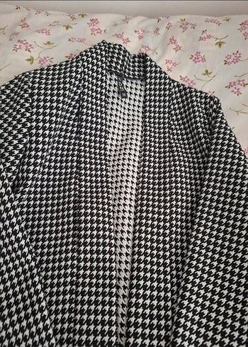 Düğmeli Siyah Beyaz Kadın Midi Kaban - Görsel 2