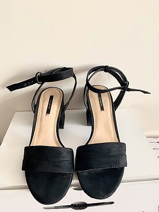 Pull&Bear suet topuklu sandalet