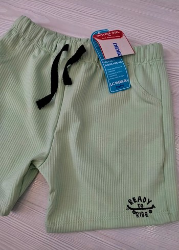 LC Waikiki Erkek Çocuk Yeşil Elastik Bel Şort 3/4 yaş
