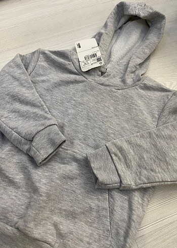 Erkek Çocuk Gri Kapüşonlu Sweatshirt 5/6 yaş - Görsel 3