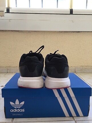 38 Beden siyah Renk Adidas orjinal seridendir