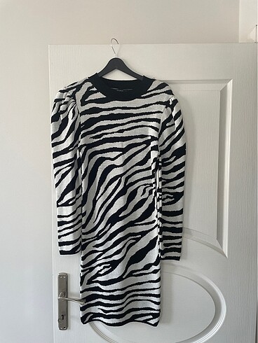 Zebra desenli elbise