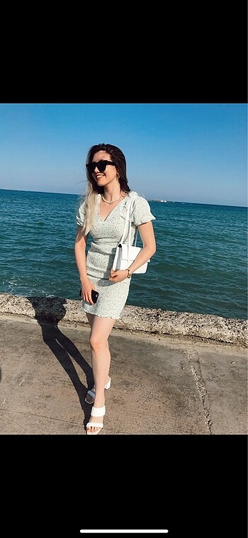 Çiçekli elbise