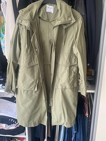 BERSHKA kadın yağmurluk