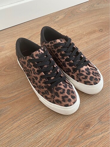 Zara Leopar Sneaker