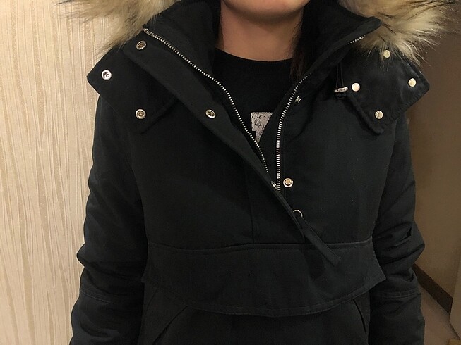 Bershka Kanguru Mont