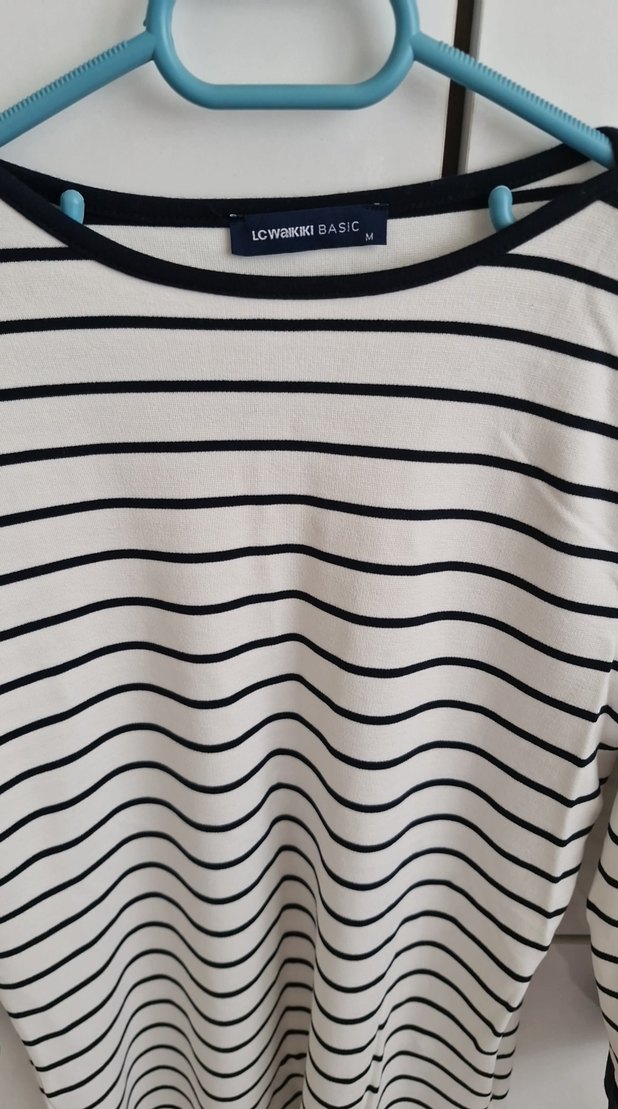 Yetim Kol Beyaz Çizgili Kadın Tişört - Görsel 2