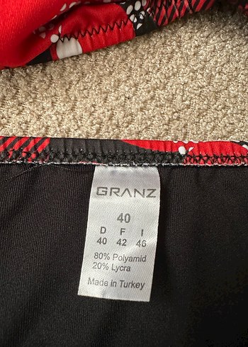 Kırmızı Puantiyeli Düğmeli Bikini - Görsel 4