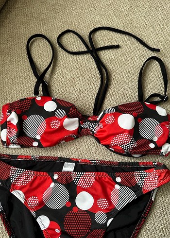 Kırmızı Puantiyeli Düğmeli Bikini - Görsel 3