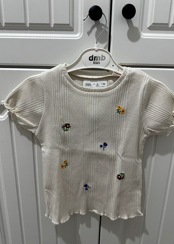 Beyaz Kısa Kollu Nakışlı Triko Tişört - Görsel 4