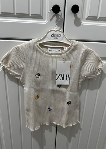 Beyaz Kısa Kollu Nakışlı Triko Tişört - Görsel 3