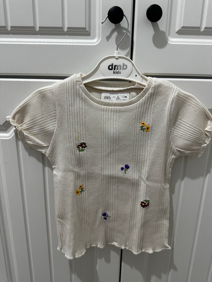 Beyaz Kısa Kollu Nakışlı Triko Tişört - Görsel 4