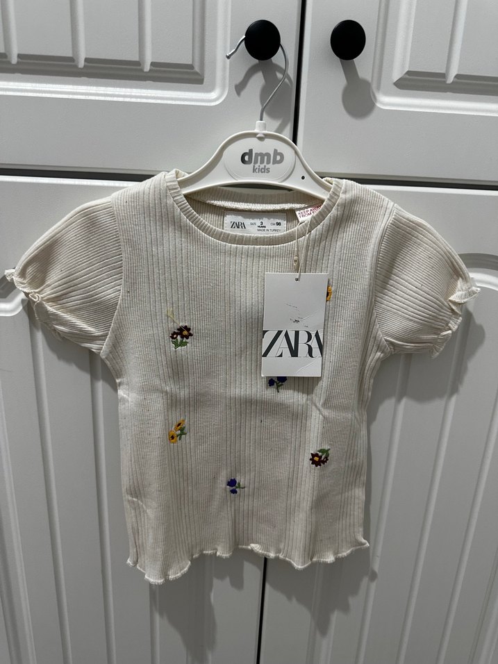 Beyaz Kısa Kollu Nakışlı Triko Tişört - Görsel 3