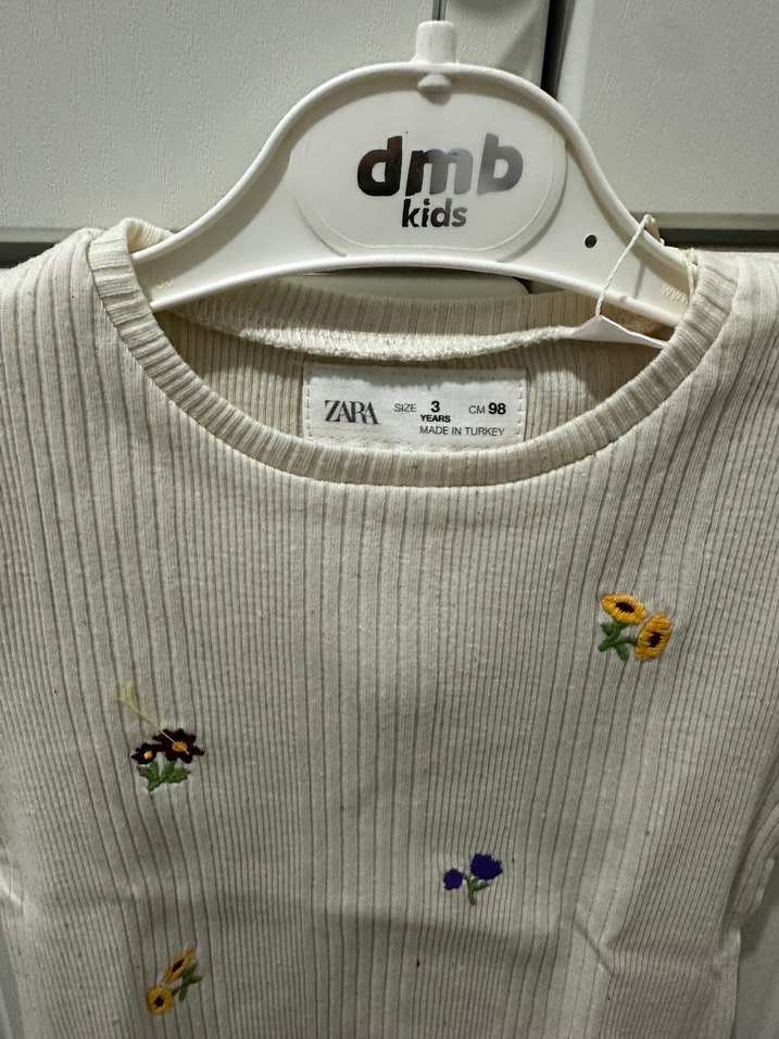 Beyaz Kısa Kollu Nakışlı Triko Tişört - Görsel 2