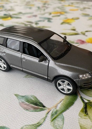 Kinsmart 1:38 Diecast Volkswagen Touareg (2003) model araba - Görsel 3
