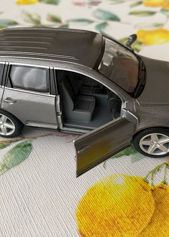 Kinsmart 1:38 Diecast Volkswagen Touareg (2003) model araba - Görsel 8