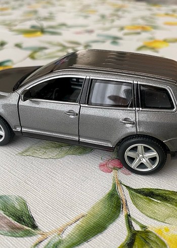 Kinsmart 1:38 Diecast Volkswagen Touareg (2003) model araba - Görsel 4